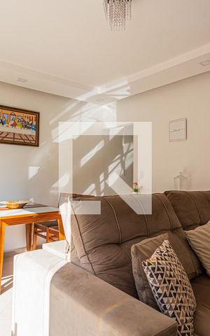 Casa à venda com 216m², 4 quartos e 2 vagas Casa à venda com 216m², 4 quartos e 2 vagasSala