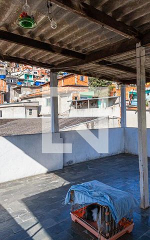 Casa à venda com 216m², 4 quartos e 2 vagas Casa à venda com 216m², 4 quartos e 2 vagasÁrea de Serviço
