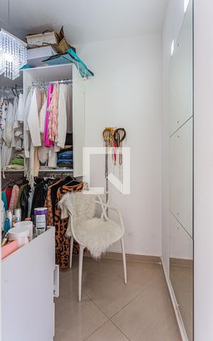 Casa à venda com 216m², 4 quartos e 2 vagas Casa à venda com 216m², 4 quartos e 2 vagasCloset do Quarto 1