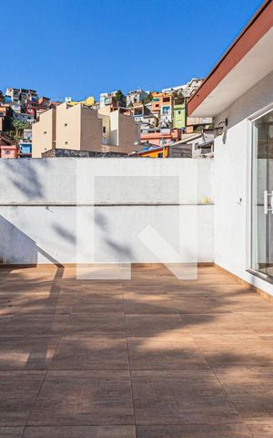 Casa à venda com 216m², 4 quartos e 2 vagas Casa à venda com 216m², 4 quartos e 2 vagasVaranda da Sala