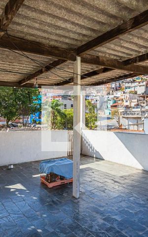 Casa à venda com 216m², 4 quartos e 2 vagas Casa à venda com 216m², 4 quartos e 2 vagasÁrea de Serviço
