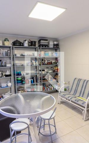 Casa à venda com 490m², 4 quartos e 4 vagas Casa à venda com 490m², 4 quartos e 4 vagasCozinha