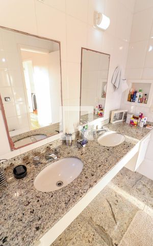 Casa à venda com 490m², 4 quartos e 4 vagas Casa à venda com 490m², 4 quartos e 4 vagasSuite 3 e 4 ( Master )