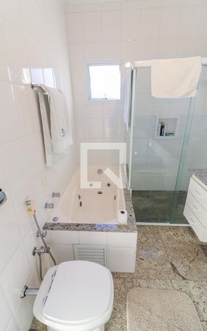 Casa à venda com 490m², 4 quartos e 4 vagas Casa à venda com 490m², 4 quartos e 4 vagasSuite 3 e 4 ( Master )