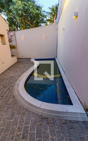 Casa à venda com 490m², 4 quartos e 4 vagas Casa à venda com 490m², 4 quartos e 4 vagasArea Gourmet Piscina