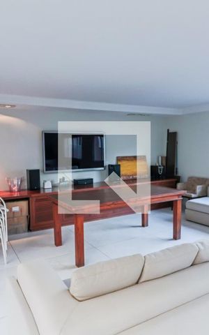 Casa à venda com 490m², 4 quartos e 4 vagas Casa à venda com 490m², 4 quartos e 4 vagasArea Gourmet