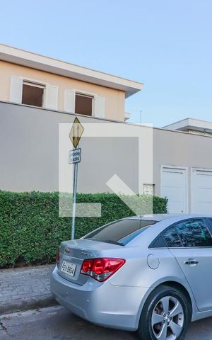 Casa à venda com 490m², 4 quartos e 4 vagas Casa à venda com 490m², 4 quartos e 4 vagasFachada Casa