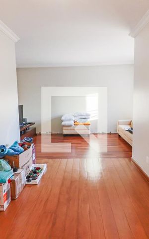 Casa à venda com 490m², 4 quartos e 4 vagas Casa à venda com 490m², 4 quartos e 4 vagasAnte-sala Quartos