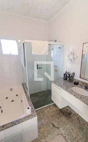 Casa à venda com 490m², 4 quartos e 4 vagas Casa à venda com 490m², 4 quartos e 4 vagasSuite 3 e 4 ( Master )