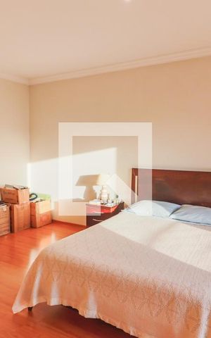 Casa à venda com 490m², 4 quartos e 4 vagas Casa à venda com 490m², 4 quartos e 4 vagasSuite 3 e 4 ( Master )