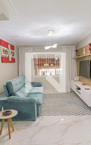 Casa à venda com 127m², 3 quartos e 4 vagas Casa à venda com 127m², 3 quartos e 4 vagasSala