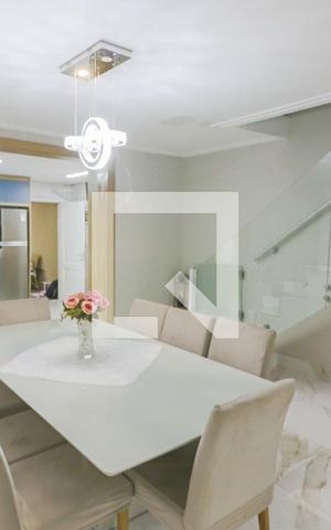 Casa à venda com 127m², 3 quartos e 4 vagas Casa à venda com 127m², 3 quartos e 4 vagasSala