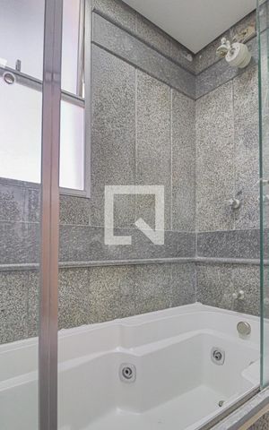 Apartamento à venda com 340m², 4 quartos e 3 vagasBanheiro do Quarto Suíte 