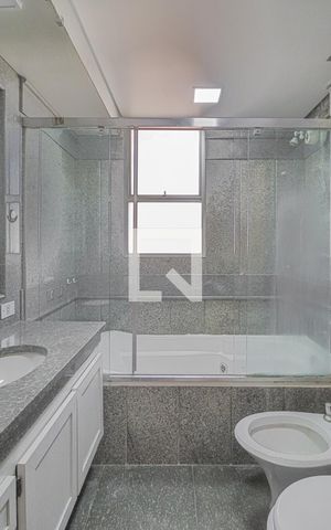 Apartamento à venda com 340m², 4 quartos e 3 vagasBanheiro do Quarto Suíte 