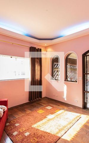 Casa para alugar com 220m², 4 quartos e 2 vagasSala