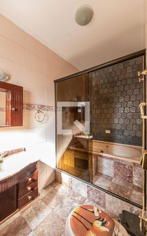 Casa para alugar com 220m², 4 quartos e 2 vagassuite