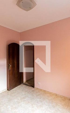 Casa para alugar com 220m², 4 quartos e 2 vagassuite
