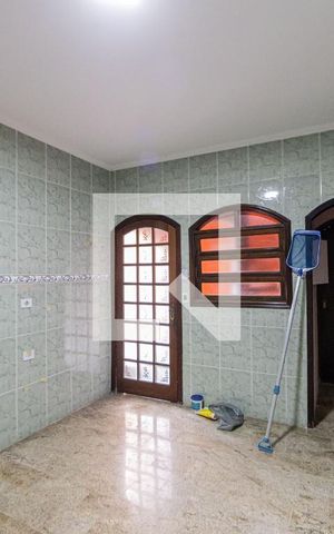 Casa para alugar com 220m², 4 quartos e 2 vagasCozinha