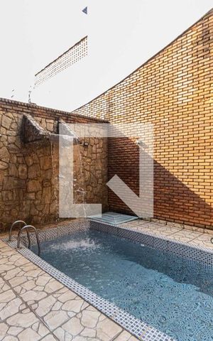 Casa para alugar com 220m², 4 quartos e 2 vagasPiscina