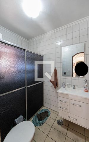 Casa para alugar com 220m², 4 quartos e 2 vagasBanheiro de Serviço