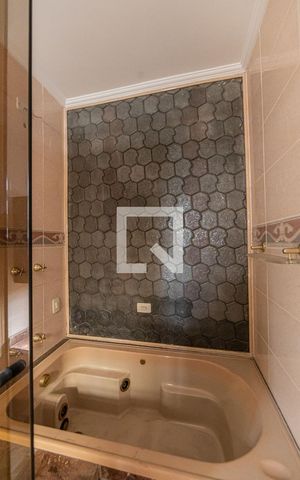 Casa para alugar com 220m², 4 quartos e 2 vagassuite