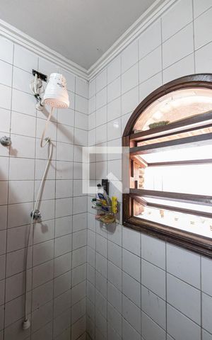Casa para alugar com 220m², 4 quartos e 2 vagasBanheiro de Serviço