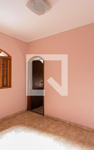 Casa para alugar com 220m², 4 quartos e 2 vagassuite