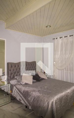 Casa à venda com 250m², 3 quartos e 2 vagas Casa à venda com 250m², 3 quartos e 2 vagasQuarto 2