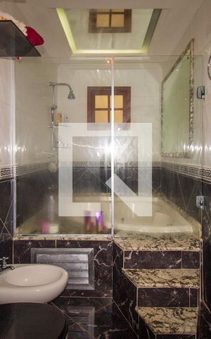 Casa à venda com 250m², 3 quartos e 2 vagas Casa à venda com 250m², 3 quartos e 2 vagasBanheiro da Suíte