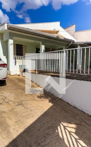 Casa à venda com 110m², 3 quartos e 4 vagas Casa à venda com 110m², 3 quartos e 4 vagasVagas de garagem
