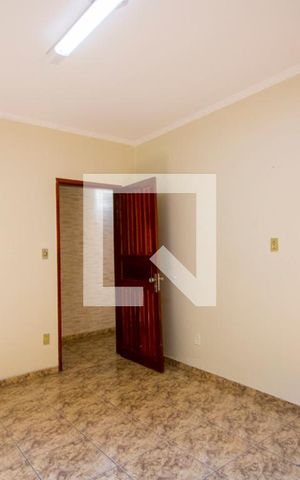 Casa para alugar com 240m², 4 quartos e sem vaga Casa para alugar com 240m², 4 quartos e sem vagaQuarto 2