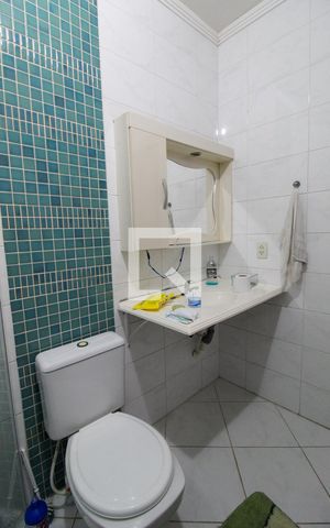 Casa à venda com 300m², 3 quartos e 2 vagas Casa à venda com 300m², 3 quartos e 2 vagasBanheiro Suíte