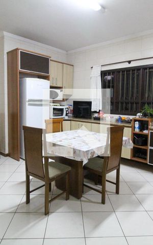 Casa à venda com 300m², 3 quartos e 2 vagas Casa à venda com 300m², 3 quartos e 2 vagasCozinha