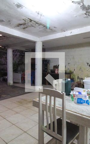 Casa à venda com 300m², 3 quartos e 2 vagas Casa à venda com 300m², 3 quartos e 2 vagasVaranda