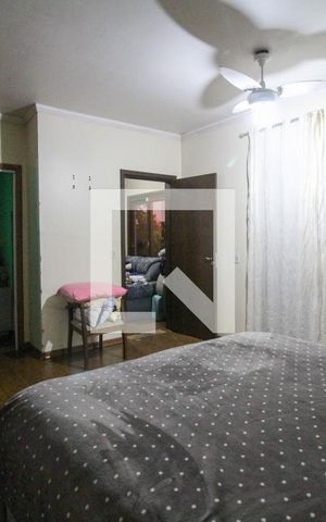 Casa à venda com 300m², 3 quartos e 2 vagas Casa à venda com 300m², 3 quartos e 2 vagasQuarto Suite