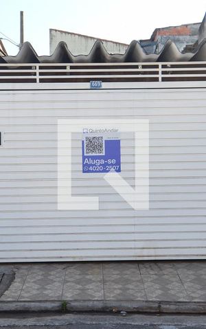 Casa para alugar com 125m², 2 quartos e 2 vagasFachada
