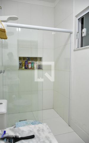 Casa de condomínio à venda com 150m², 3 quartos e 4 vagasBanheiro Social
