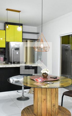 Casa de condomínio à venda com 150m², 3 quartos e 4 vagasCozinha e sala de jantar