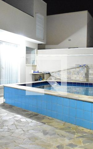 Casa de condomínio à venda com 150m², 3 quartos e 4 vagasPiscina