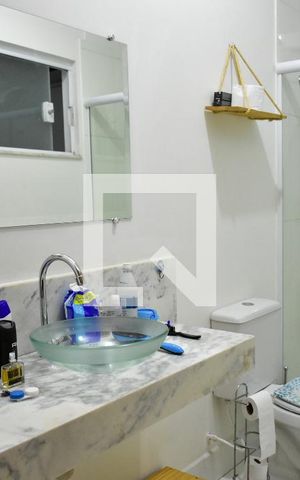 Casa de condomínio à venda com 150m², 3 quartos e 4 vagasBanheiro Social