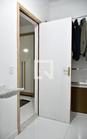 Casa de condomínio à venda com 150m², 3 quartos e 4 vagasCloset da suíte