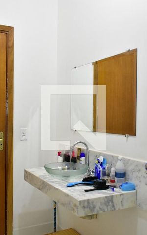 Casa de condomínio à venda com 150m², 3 quartos e 4 vagasBanheiro Social