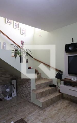 Casa à venda com 105m², 2 quartos e 2 vagasSala