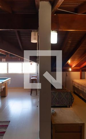 Casa à venda com 370m², 5 quartos e 2 vagas Casa à venda com 370m², 5 quartos e 2 vagasSuíte 04 (Sótão)