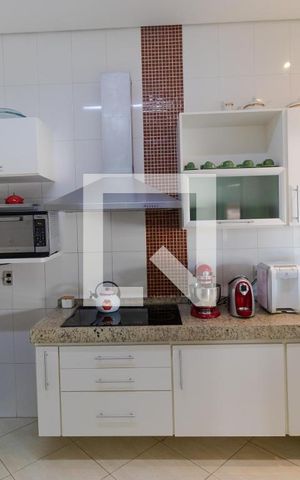 Casa à venda com 370m², 5 quartos e 2 vagas Casa à venda com 370m², 5 quartos e 2 vagasCozinha