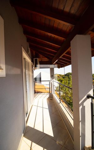 Casa à venda com 370m², 5 quartos e 2 vagas Casa à venda com 370m², 5 quartos e 2 vagasSacada da Suíte 01