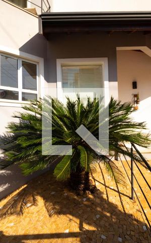 Casa à venda com 370m², 5 quartos e 2 vagas Casa à venda com 370m², 5 quartos e 2 vagasFachada