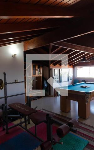 Casa à venda com 370m², 5 quartos e 2 vagas Casa à venda com 370m², 5 quartos e 2 vagasSuíte 04 (Sótão)