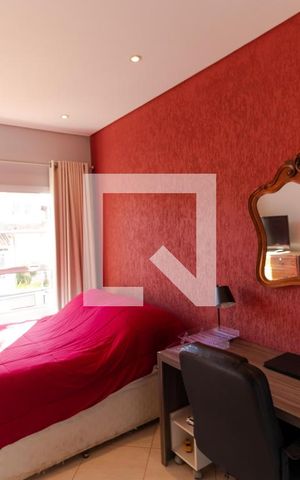 Casa à venda com 370m², 5 quartos e 2 vagas Casa à venda com 370m², 5 quartos e 2 vagasQuarto
