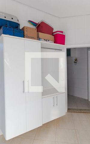 Casa à venda com 370m², 5 quartos e 2 vagas Casa à venda com 370m², 5 quartos e 2 vagasÁrea de Serviço